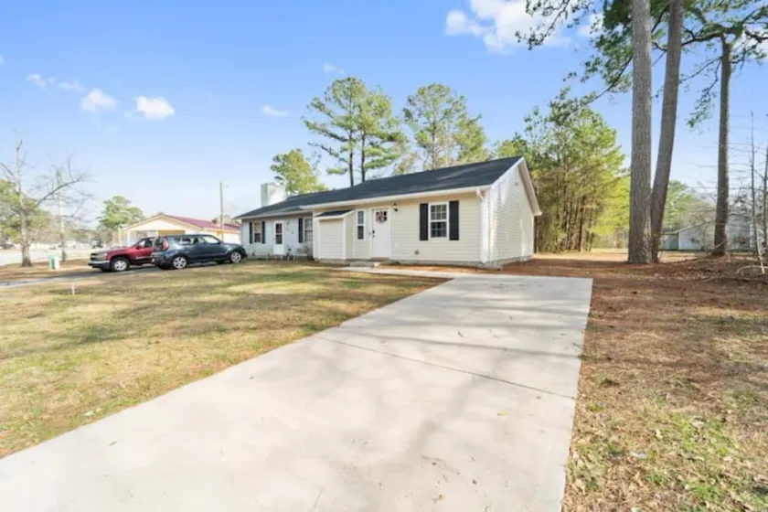 2 bed 2 bath, sleeps 5. Southern Charm- Minutes to Camp Lejeune, MCAS, & Beach  - Image 1