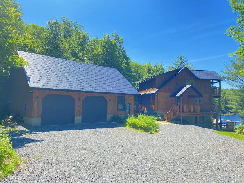 Beautiful serene lake house sitting on 40 acres in North Muskoka - Image 1