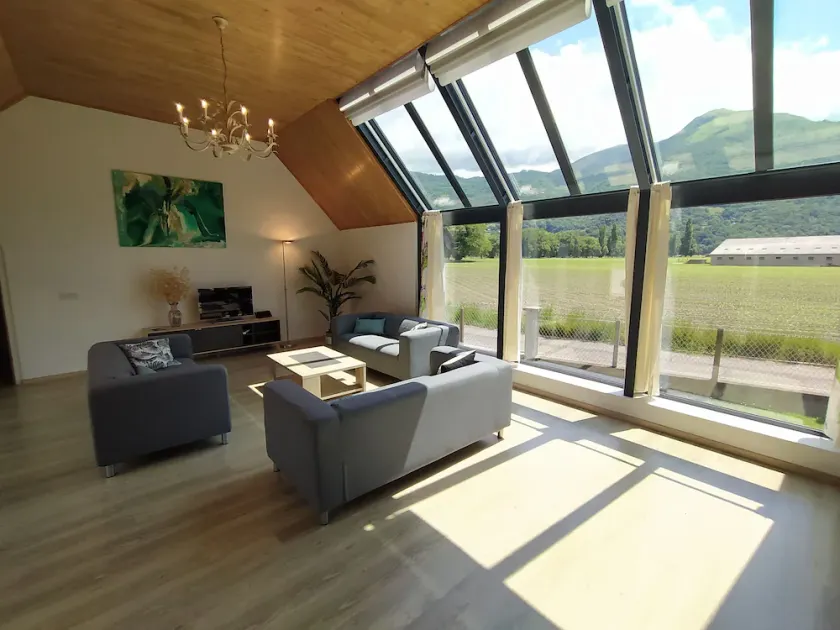 House with breathtaking view of the mountains - Image 1