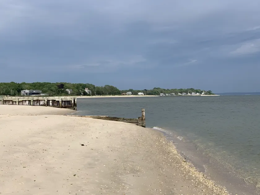 Wine Country Getaway on Private Street & Peconic Bay Neighborhood Beach Access - Image 1