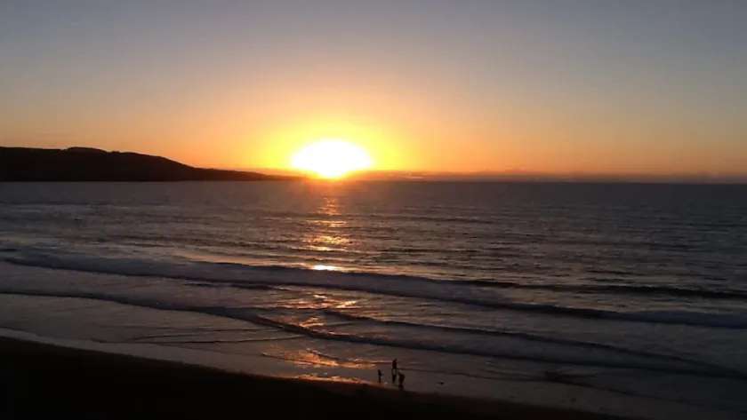 MAR DE SANTIAGO apartment located on the first line of Las Canteras Beach - Image 1