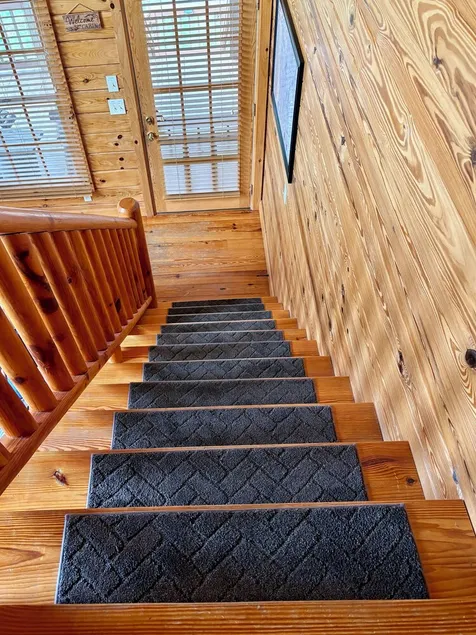 River Front Log Cabin- Hot Tub-Tubing on the River, Pet Friendly. - Image 1