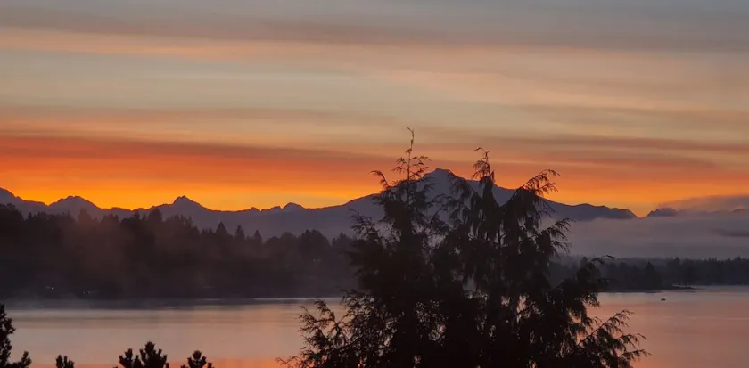 Endless Views @ This Elegant 5* Lake Stevens Home - Image 1