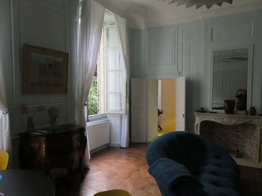 Quite apartment on garden, ideally located in the heart of La Rochelle - Image 1