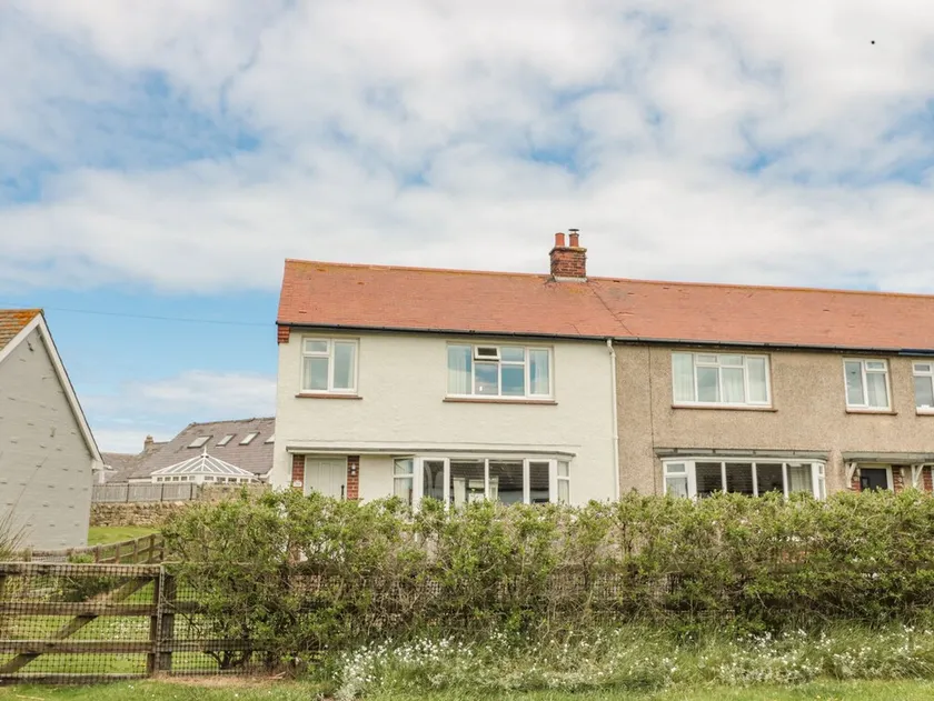 DUNE VIEW, family friendly, country holiday cottage in Beadnell - Image 1
