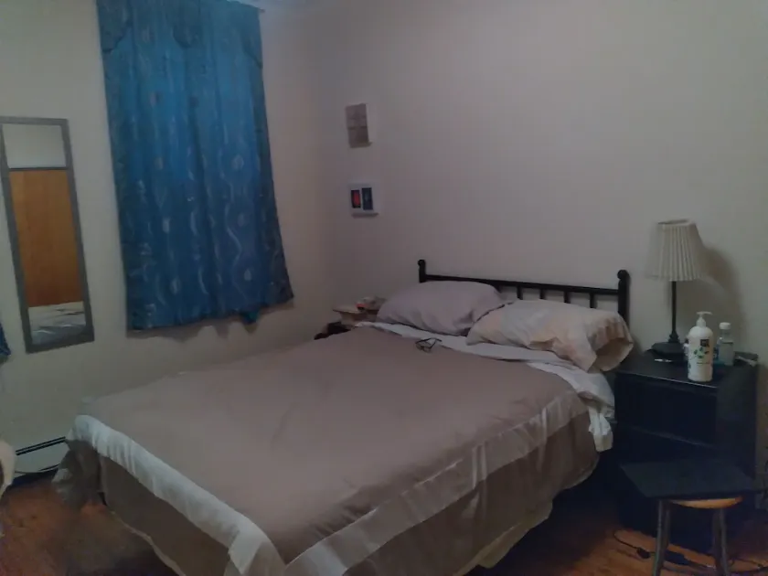 $2,000. Manhattan apt. for August - Image 1