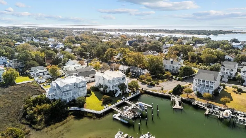 Bridgeview on Broad home - Image 1