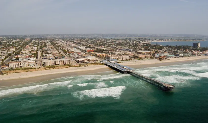 🏝1 block from beach🏡4 bed/4 bath🏄🏽‍♂️FASTwifi🚴🏽‍♂️A/C🚘Garage📺SMART TVs⛵️ - Image 1