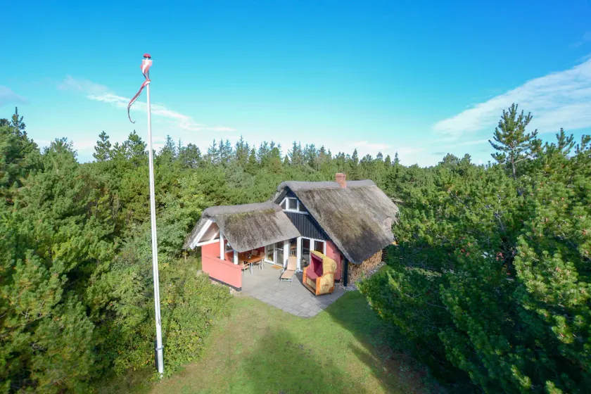 Child-friendly thatched cottage on a large plot. Natural property from private owner - Image 1