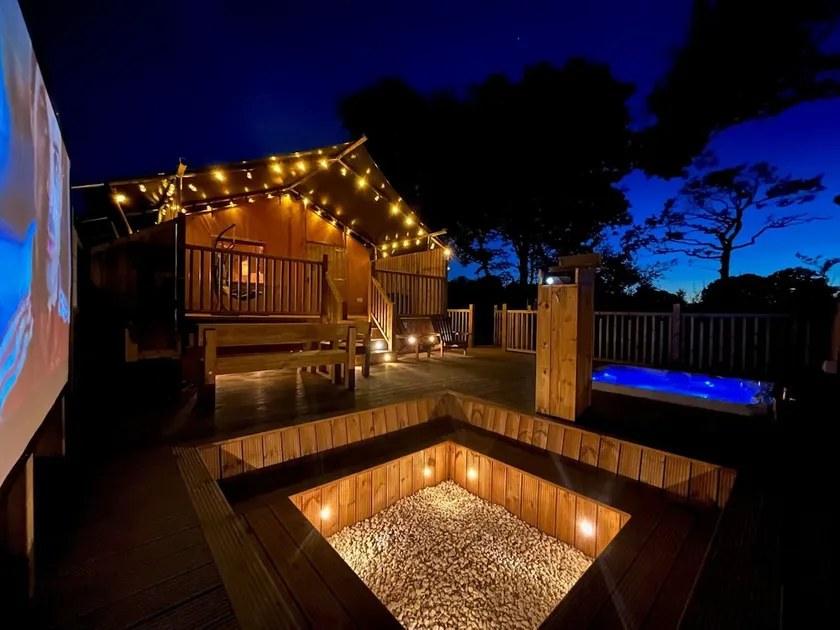 Aladdin Safari Tent - Image 1