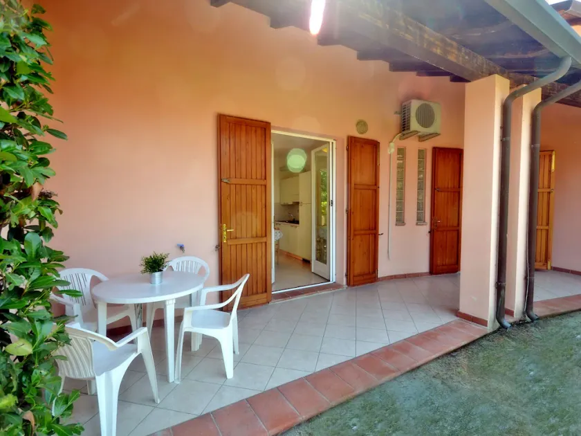 Villetta bilocale con doppio giardino e patio a 700 mt. dal mare, zona termale - Image 1