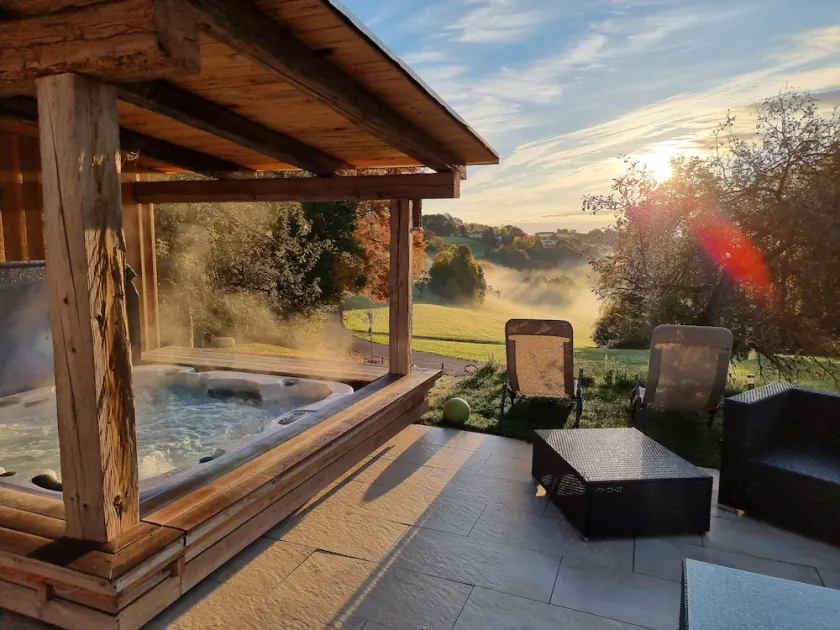 Wohlfühloase am Trausdorfberg mit Sauna, Whirlpool und Panorama - Image 1