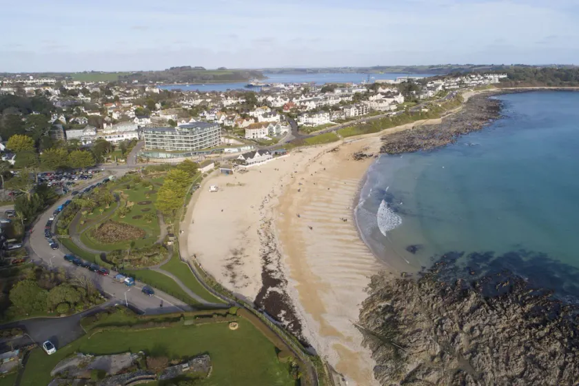 Oceans Eleven - Sea view - Secure parking - Footsteps from beach - Image 1