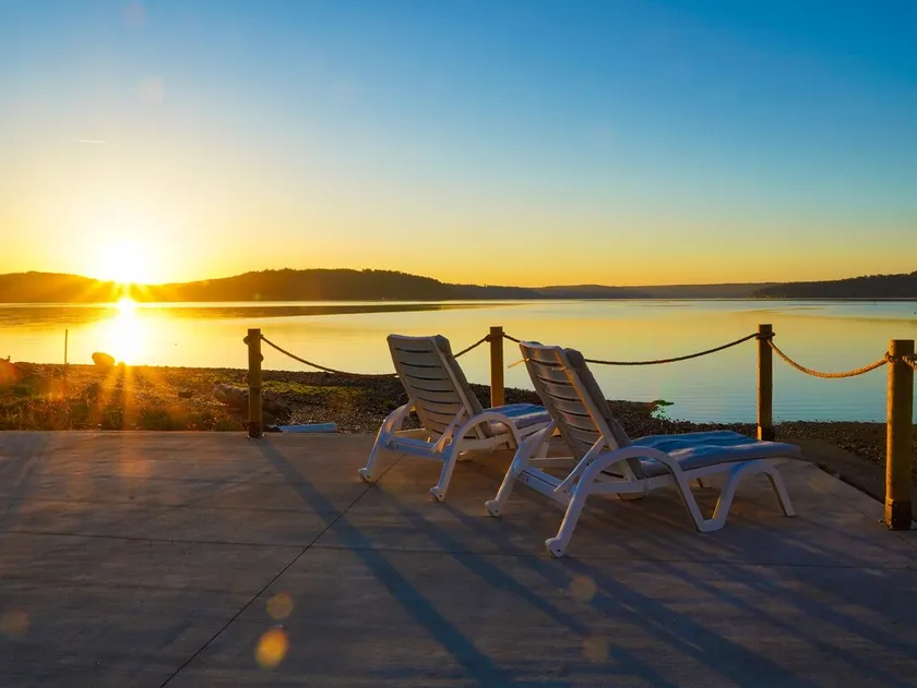 Sunrise@Potlatch-Waterfront Luxury Home Hood Canal - Image 1