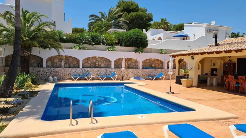 Nice villa with large terrace and private pool max 7 people - Image 1