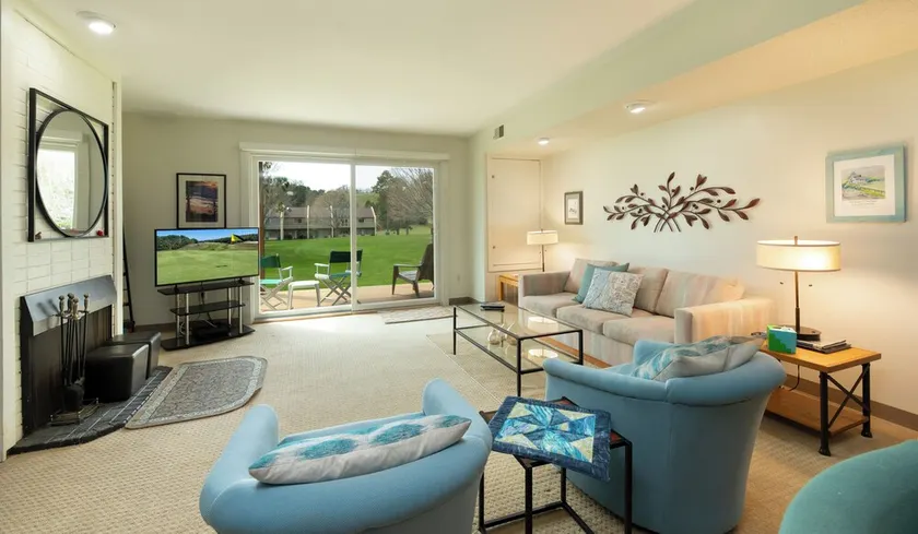 2 bed, 21/2 bath condo, heated pool - Image 1