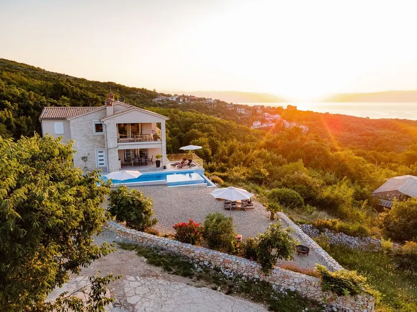 Penthouse with excellent sea views - Image 1