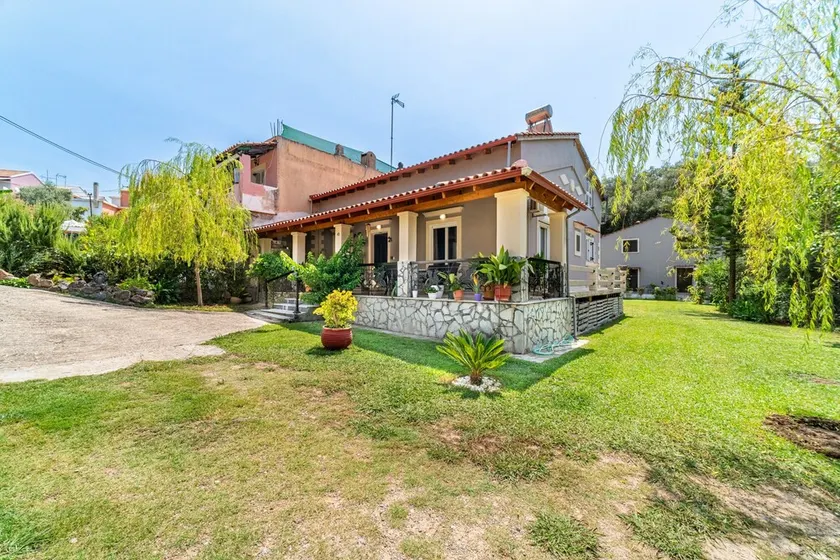 Pet-Friendly Apartment Giourgas House with Mountain View & Terrace - Image 1