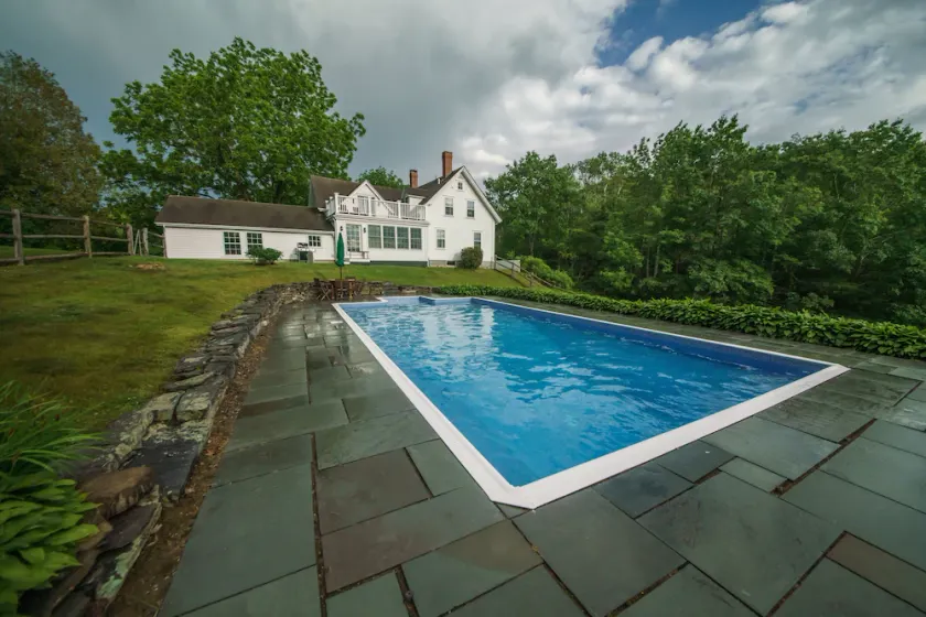 26 Acre Saltvandsgård med swimmingpool og dock - Image 1