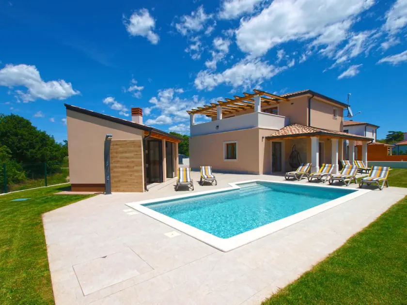 Villa con piscina e aria condizionata - Image 1
