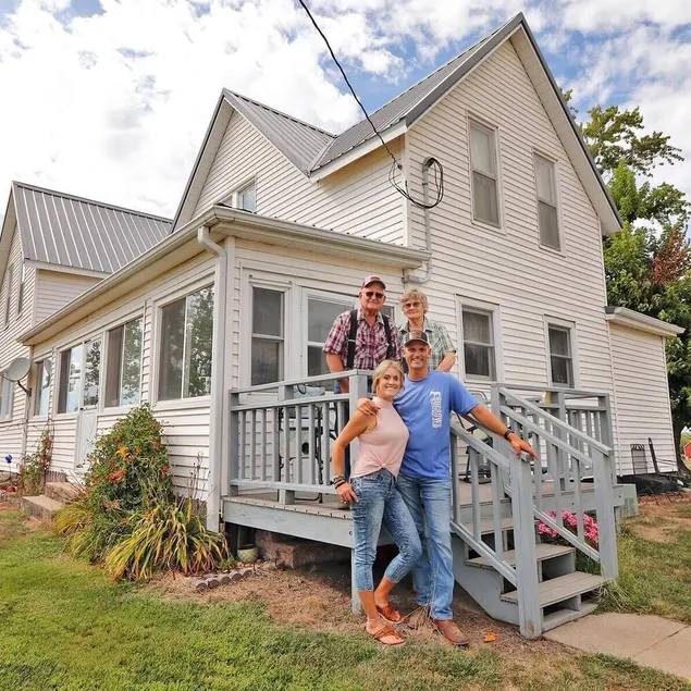 The Farmhouse - A True Country getaway on 40 acres! - Image 1