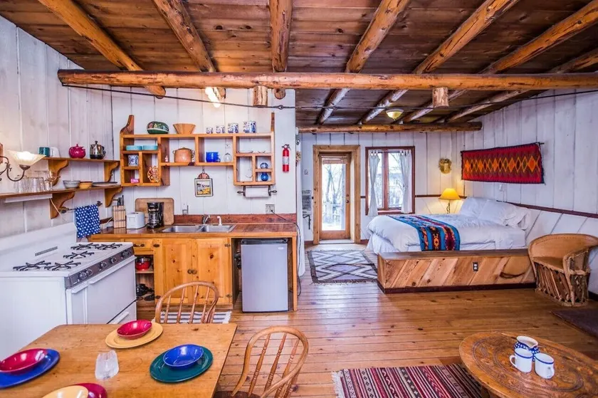 ALDOUS HUXLEY CABIN - Image 1