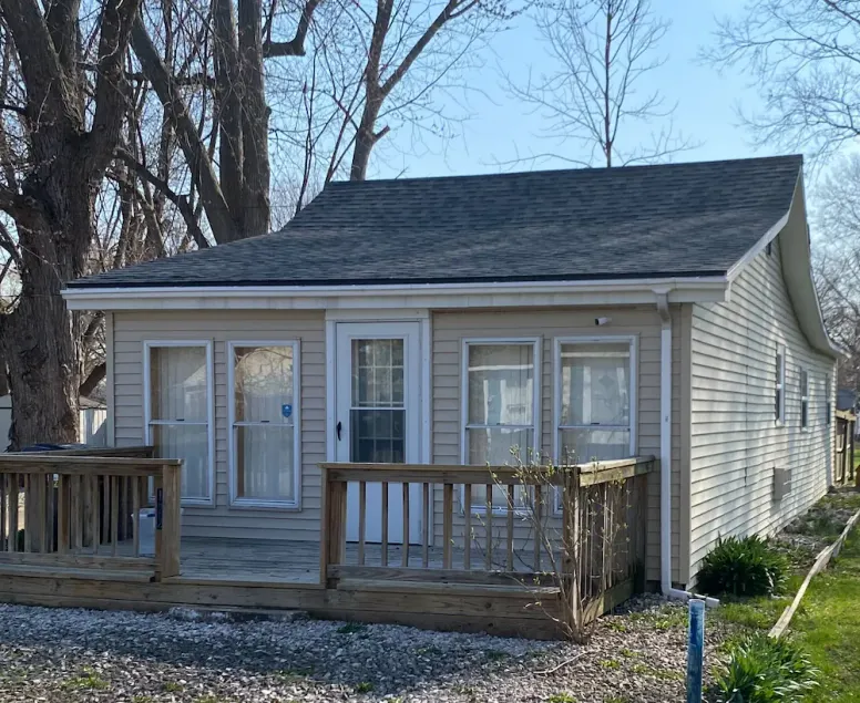 SPRING GETAWAY! Comfortable 2BR cozy cottage just a few steps from Sandusky Bay! - Image 1