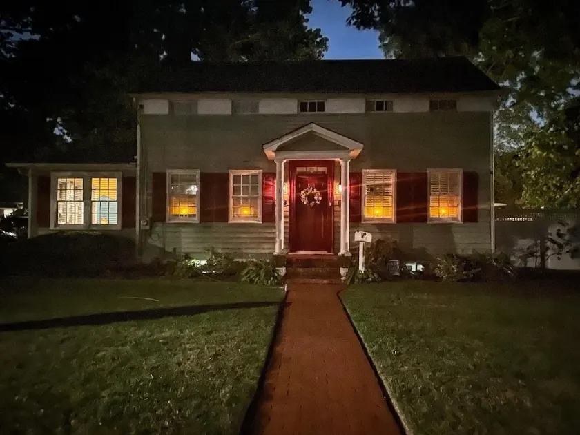 Historic home! Minutes to the beaches, Babylon Village, short train ride to NYC! - Image 1