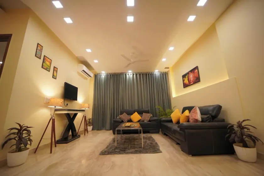 Lime Tree 3BHK Serviced Apartments DLF 5 - Image 1