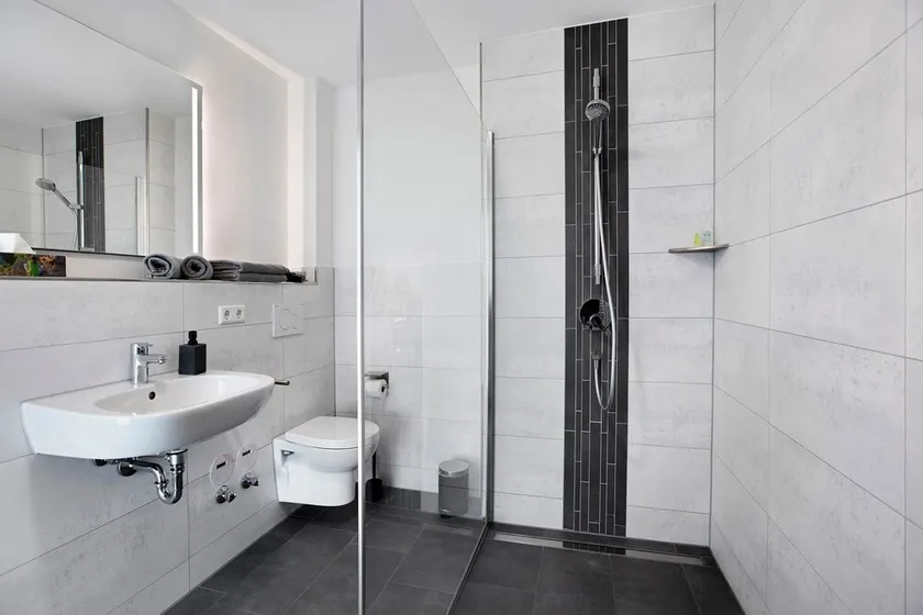 Apartamento Donautal – Espaçoso no 1.º andar com varanda e lago para nadar - Image 1