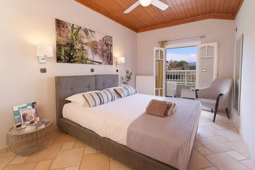 Bright suite - Image 1