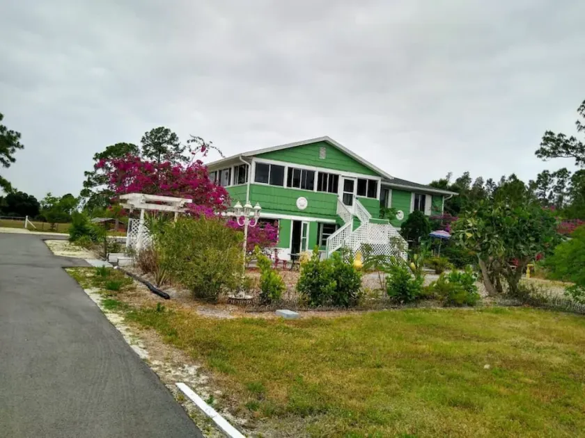 Spectacular place in Golden Gates Estates - Image 1