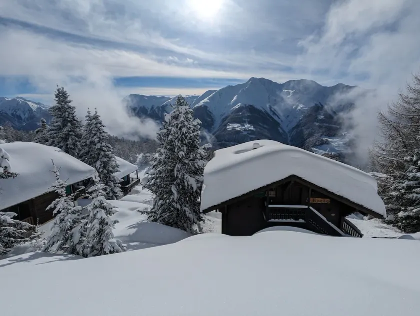 Upper floor of cozy chalet with big balcony & stunning views - Image 1