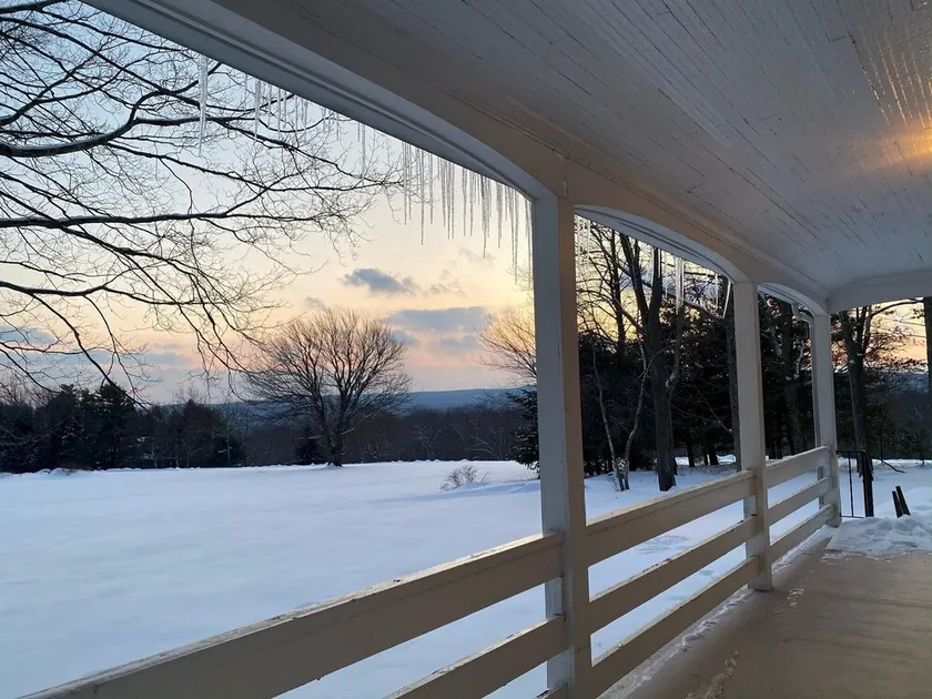 Charming vintage cottage in Skytop - perfect for intimate or large gatherings! - Image 1