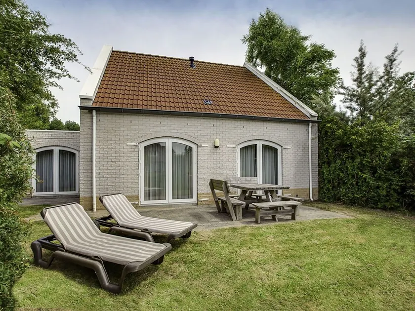 Vacation Home i Nieuw-helvoet med 3 sovrum som kan rymma 6 - Image 1