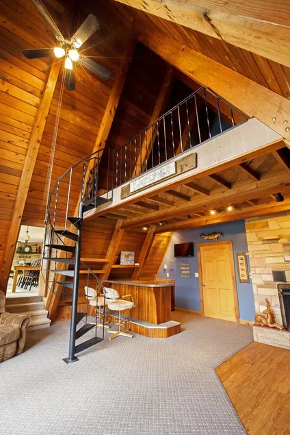 Private Mohican Riverfront 4 Schlafzimmer Gasheizung / Kamin / Central Air - Image 1