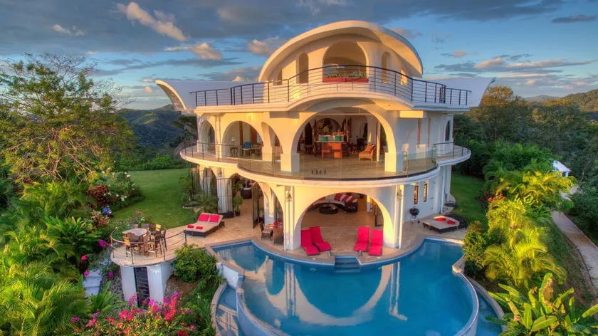 Unique Jungle mansion with incredible 360 degree views - Image 1