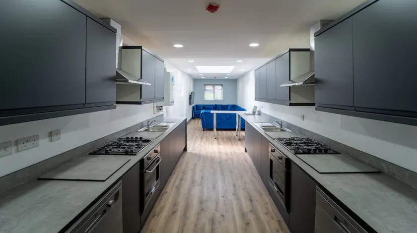 Impeccable 1-Bed Studio in Birmingham - Image 1