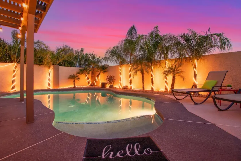 Family and Senior-Friendly VERY Private Home. FREE Heated Pool & Hot Tub! - Image 1