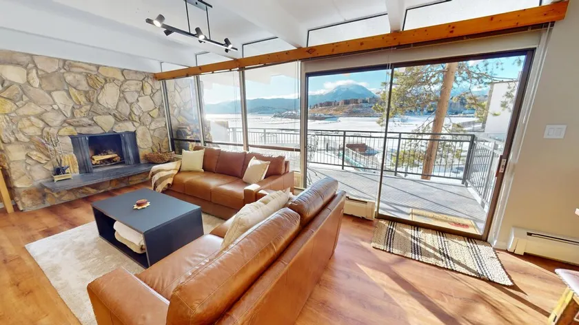 On Lake, Amazing Views! Updated! Walk to Marina, Concerts, Events, Parks - Image 1