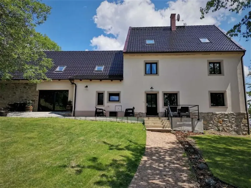 Luxuriös renovierte Scheunen mit privatem Wellnessbereich - Image 1