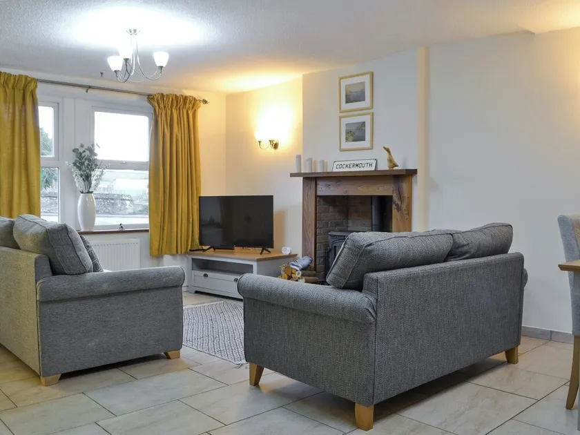 Spacious terraced cottage within walking distance of the town centre. - Image 1