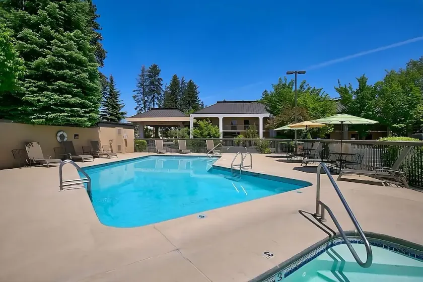Your Home Away From Home 2 Comfortable Units! Enjoy Swimming Pool Access! - Image 1