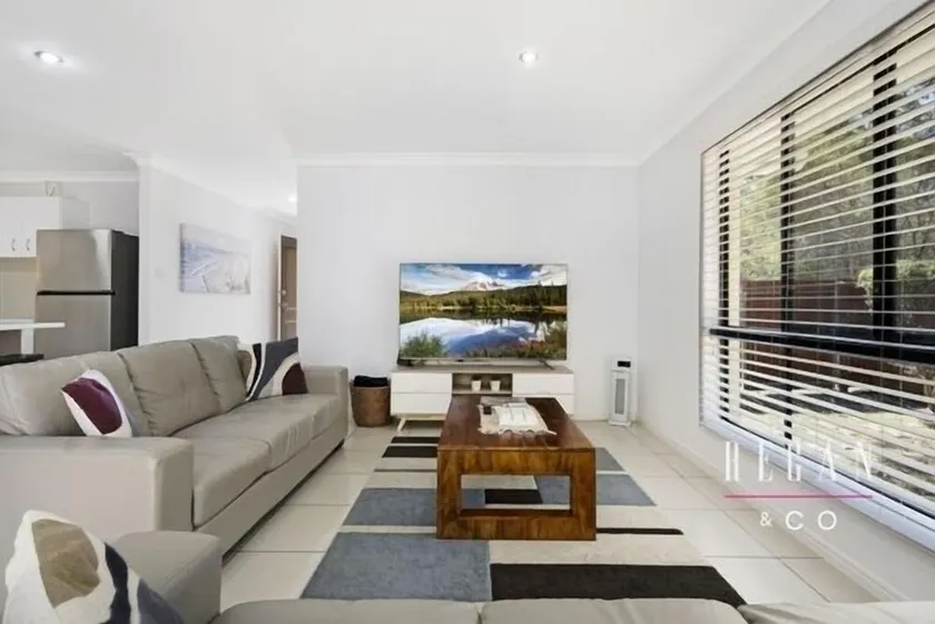 Big Family pet friendly house, in Sandstone Point, Bribie - Image 1