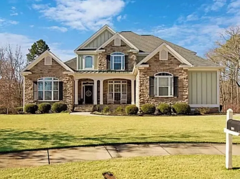 Beautiful House available for Masters Rental - Image 1