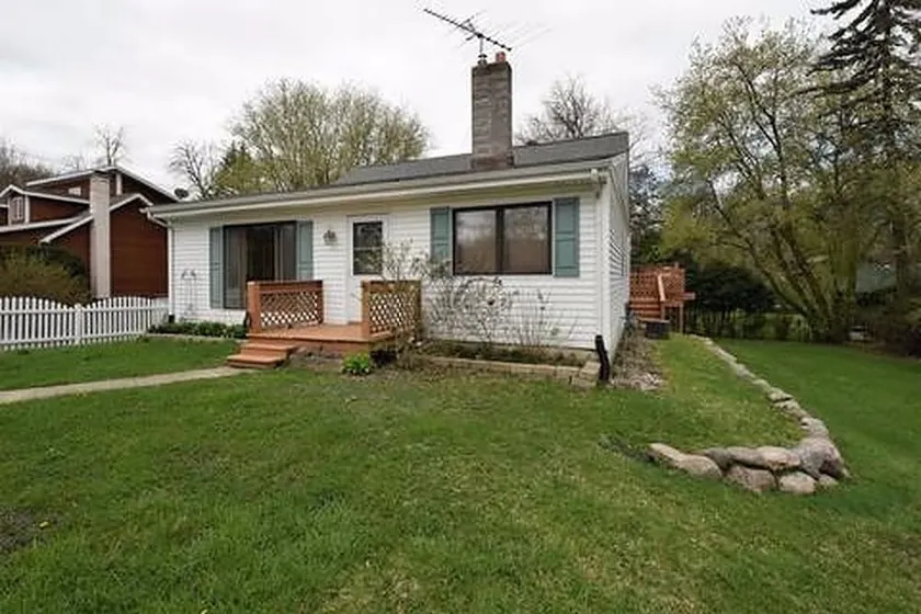 Cozy and Private Home Located within Minutes of Downtown and the Water - Image 1