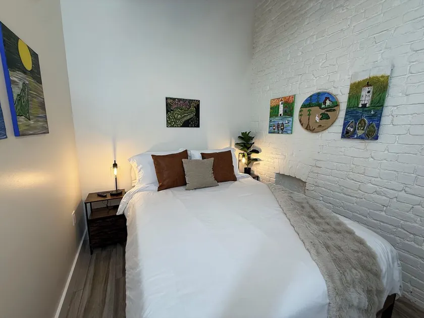 Historic Downtown New Orleans Loft 2 Minute Walk to French Quarter 2A - Image 1