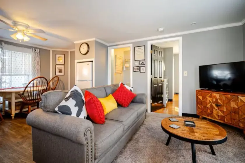 Newly Remodeled 1-BR Close to Everything yet Very Private - Image 1
