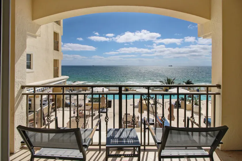 LOW PRICE but HIGH ENJOYMENT! Wake up to oceanfront views from your 2 Queen beds - Image 1