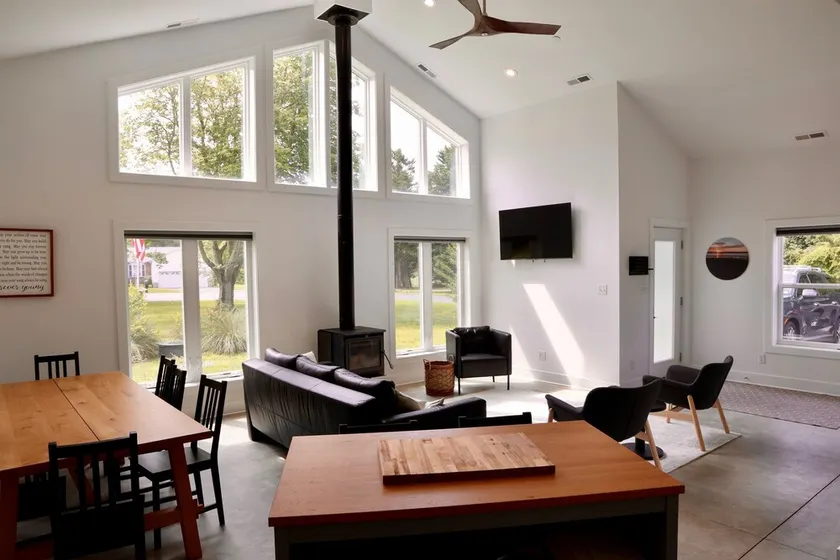 Stylish Southpoint Retreat near Assateague/OCMD - Image 1